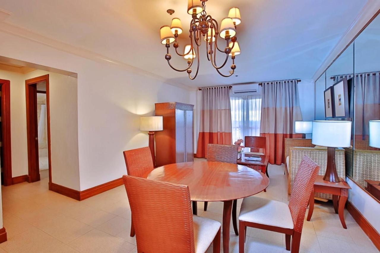 Crown Regency Suites Mactan Lapu-Lapu City Exteriör bild
