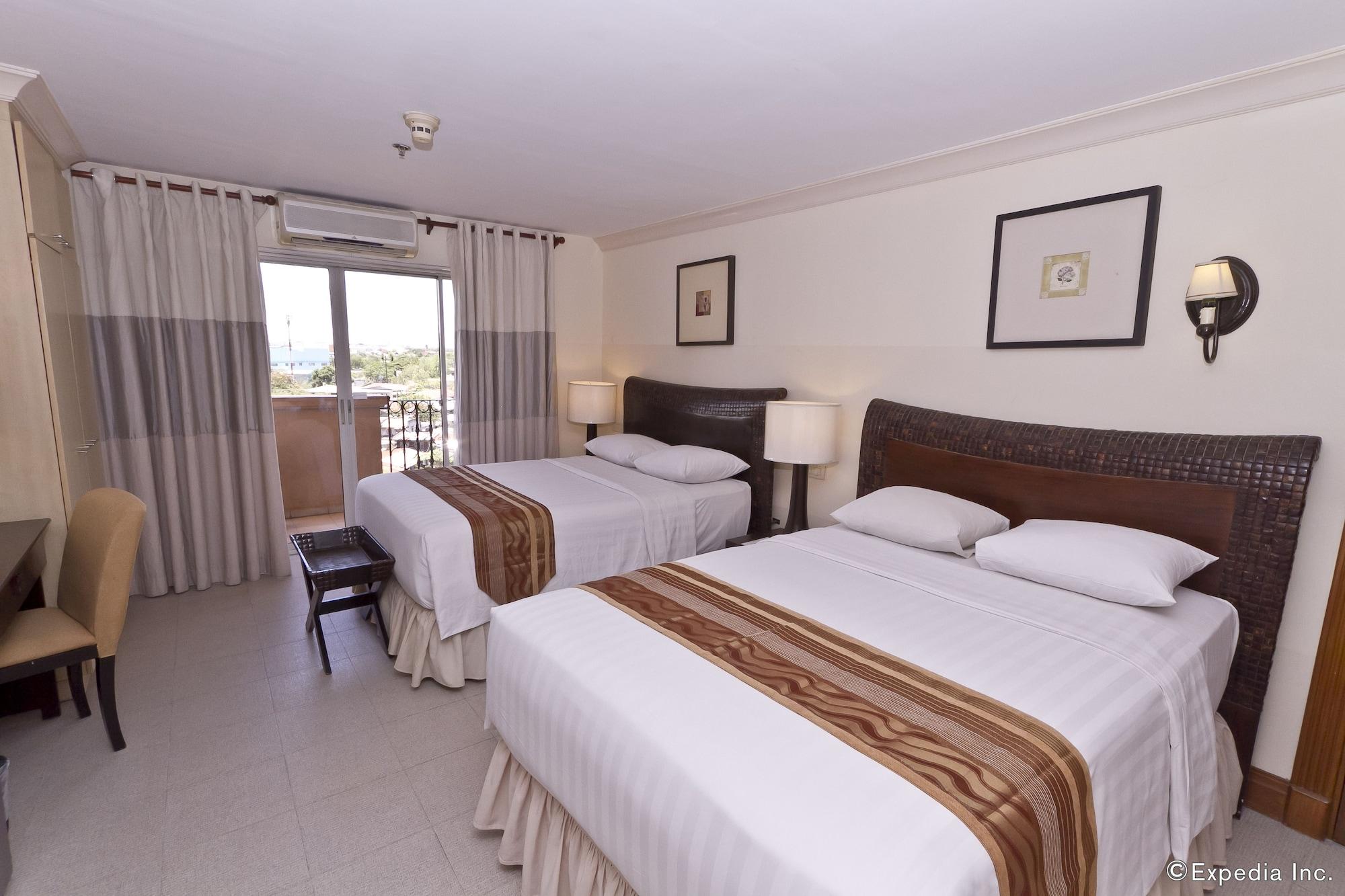 Crown Regency Suites Mactan Lapu-Lapu City Exteriör bild