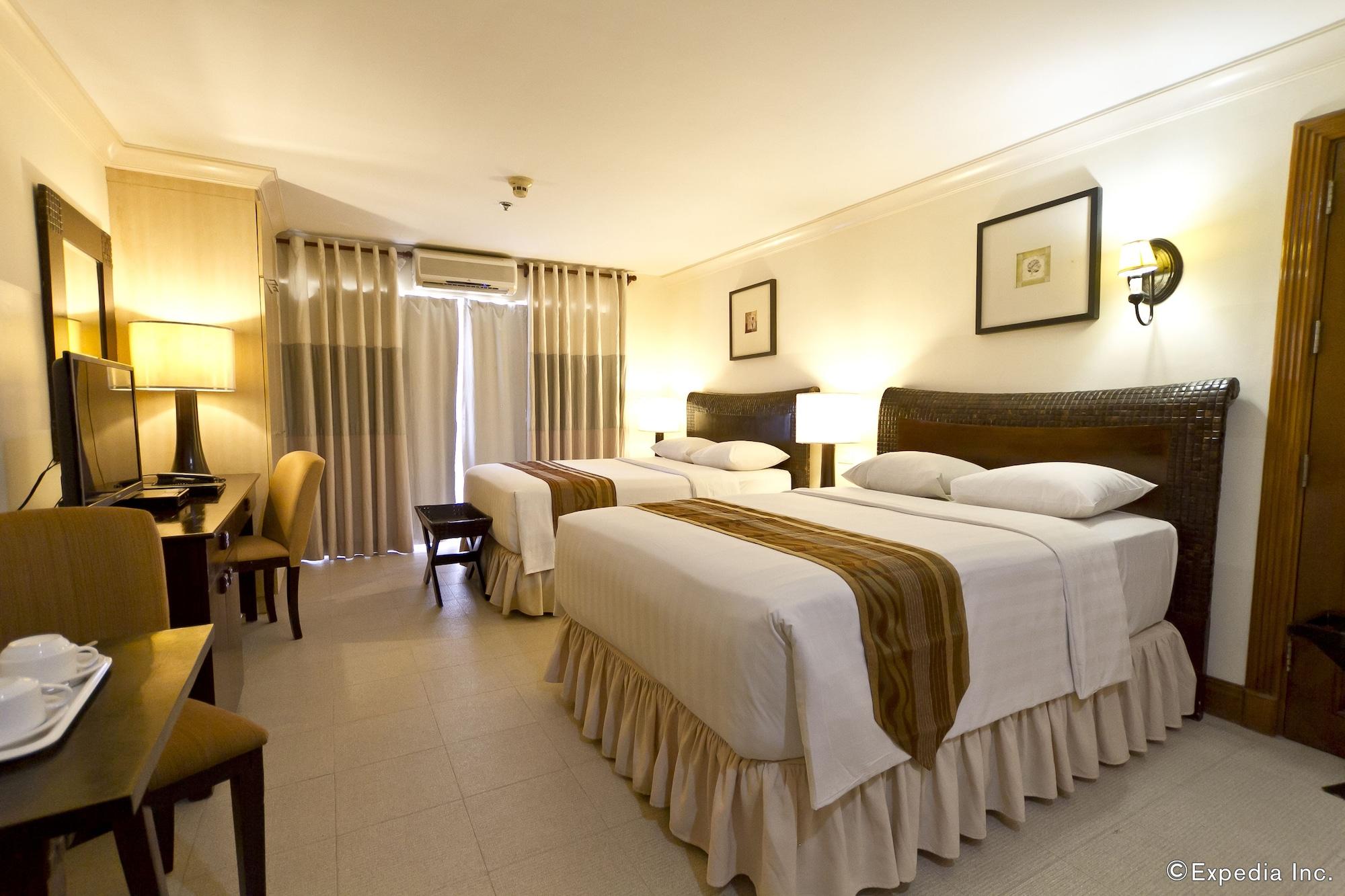 Crown Regency Suites Mactan Lapu-Lapu City Exteriör bild