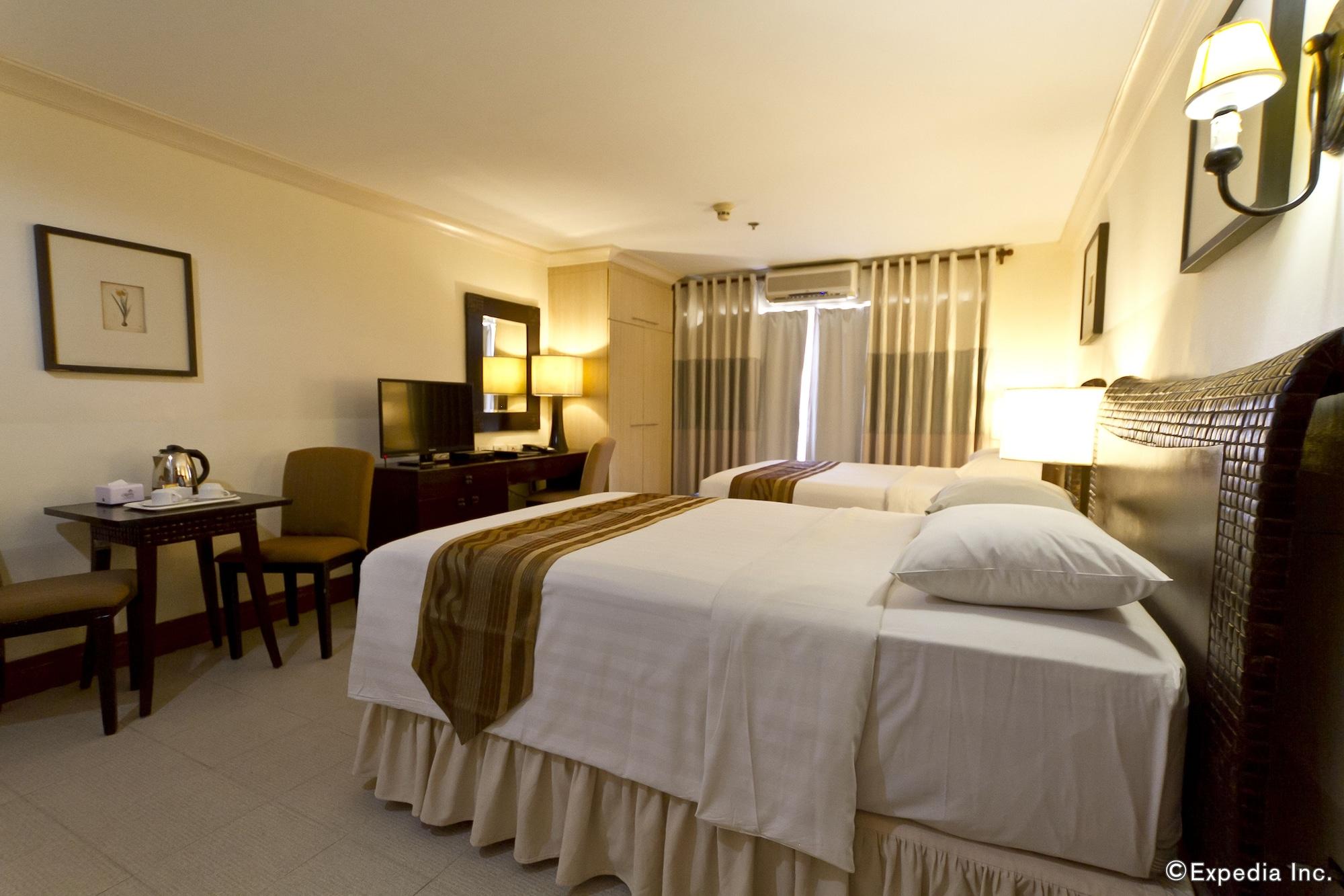 Crown Regency Suites Mactan Lapu-Lapu City Exteriör bild