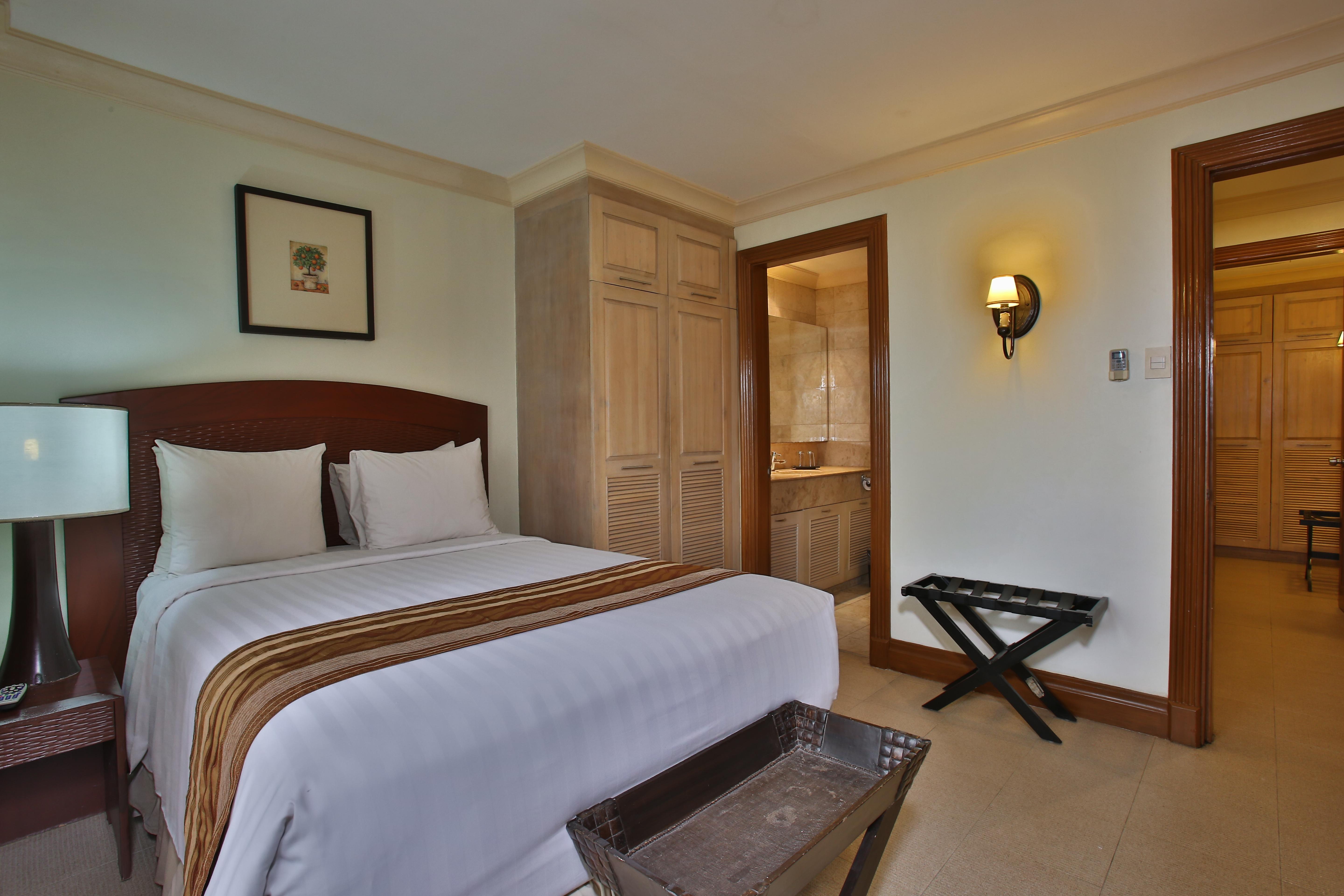 Crown Regency Suites Mactan Lapu-Lapu City Exteriör bild