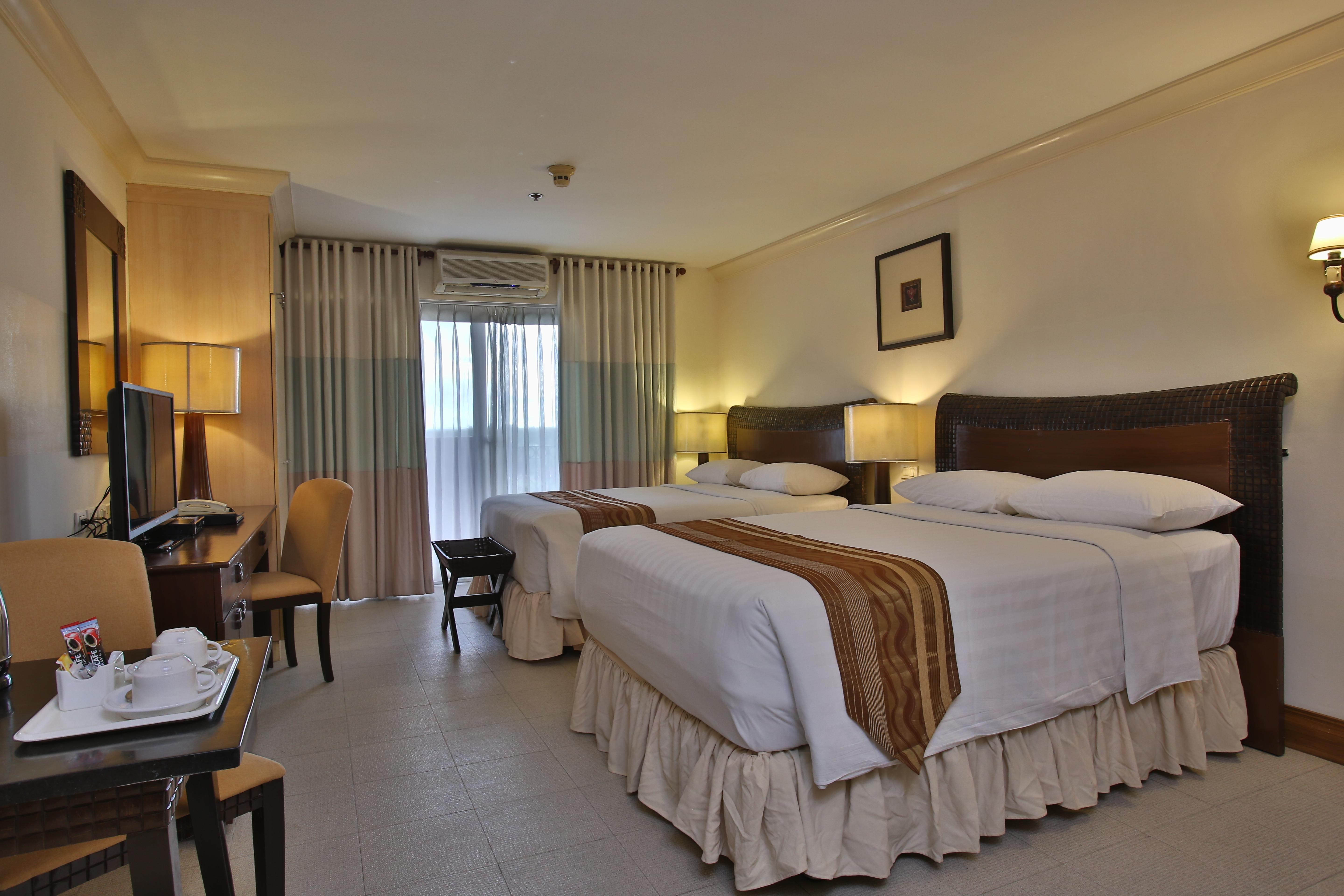 Crown Regency Suites Mactan Lapu-Lapu City Exteriör bild