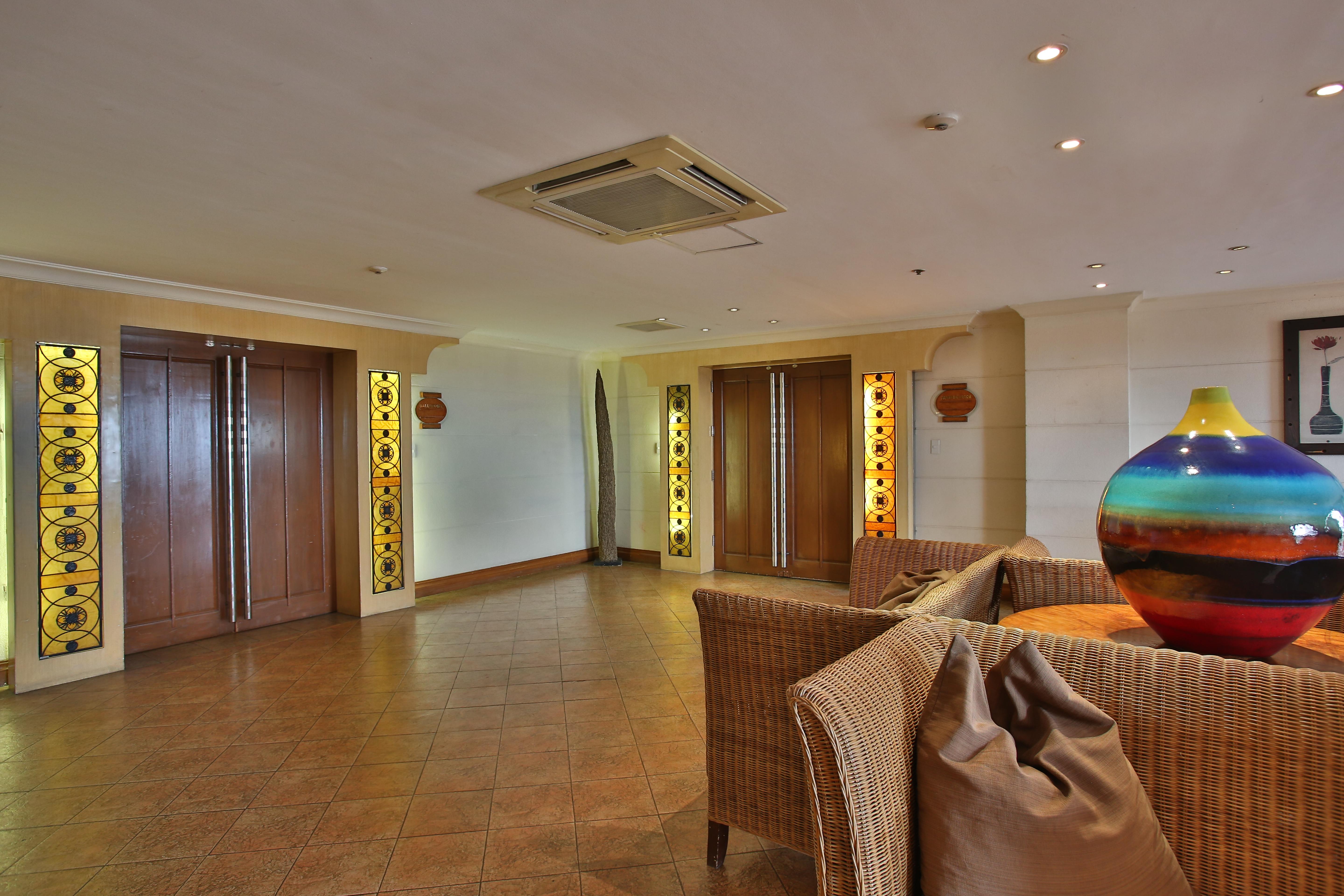 Crown Regency Suites Mactan Lapu-Lapu City Exteriör bild