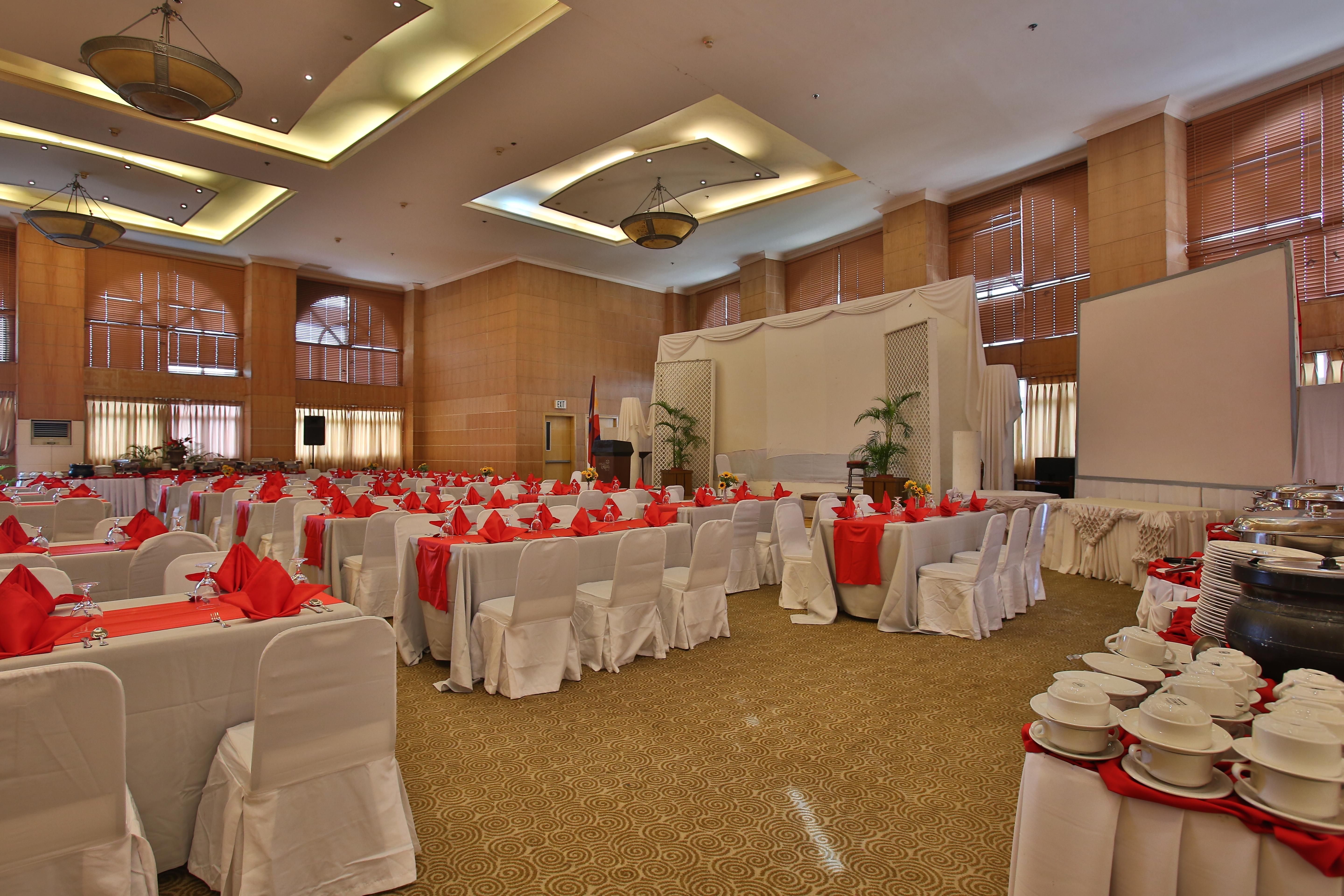 Crown Regency Suites Mactan Lapu-Lapu City Exteriör bild