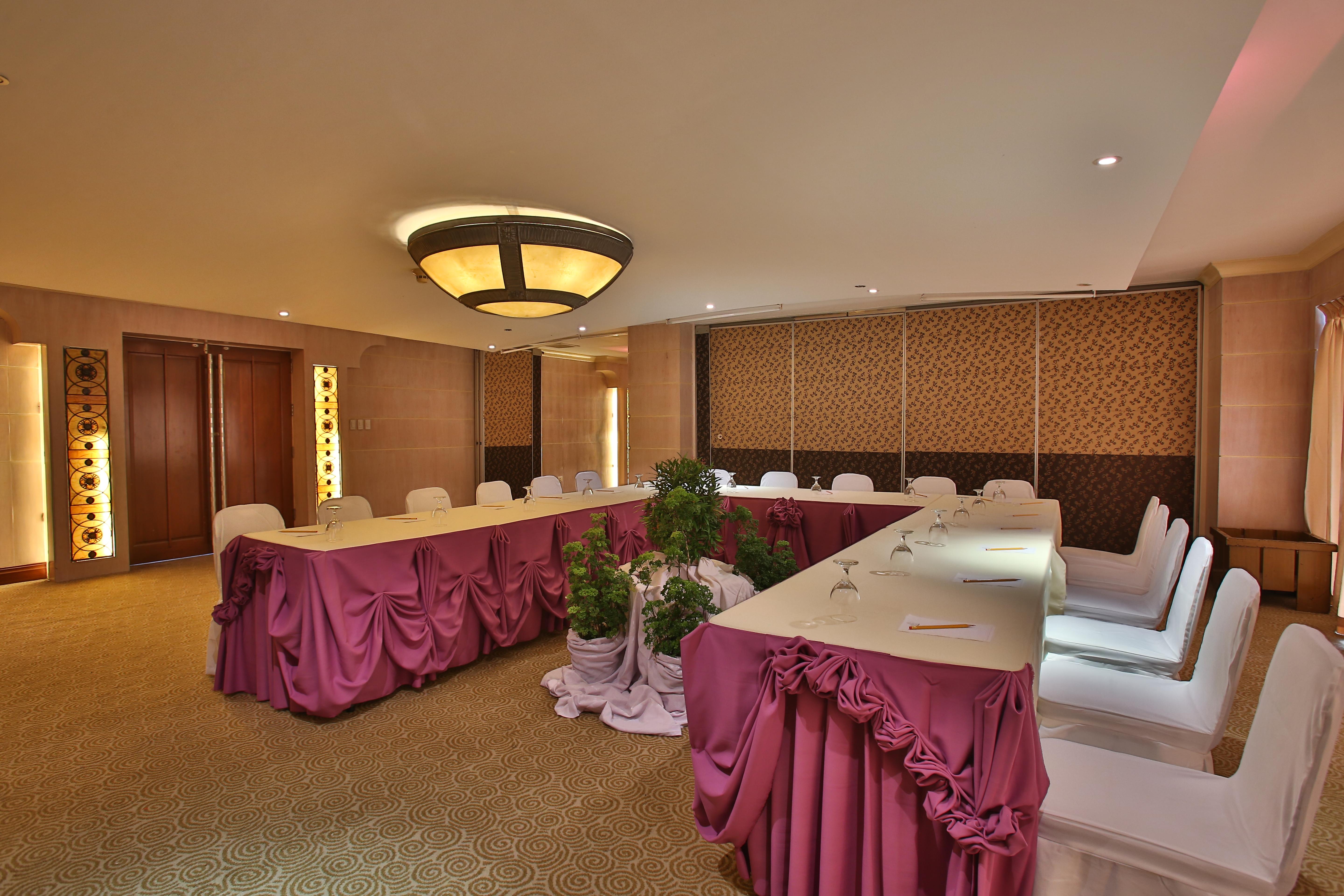 Crown Regency Suites Mactan Lapu-Lapu City Exteriör bild