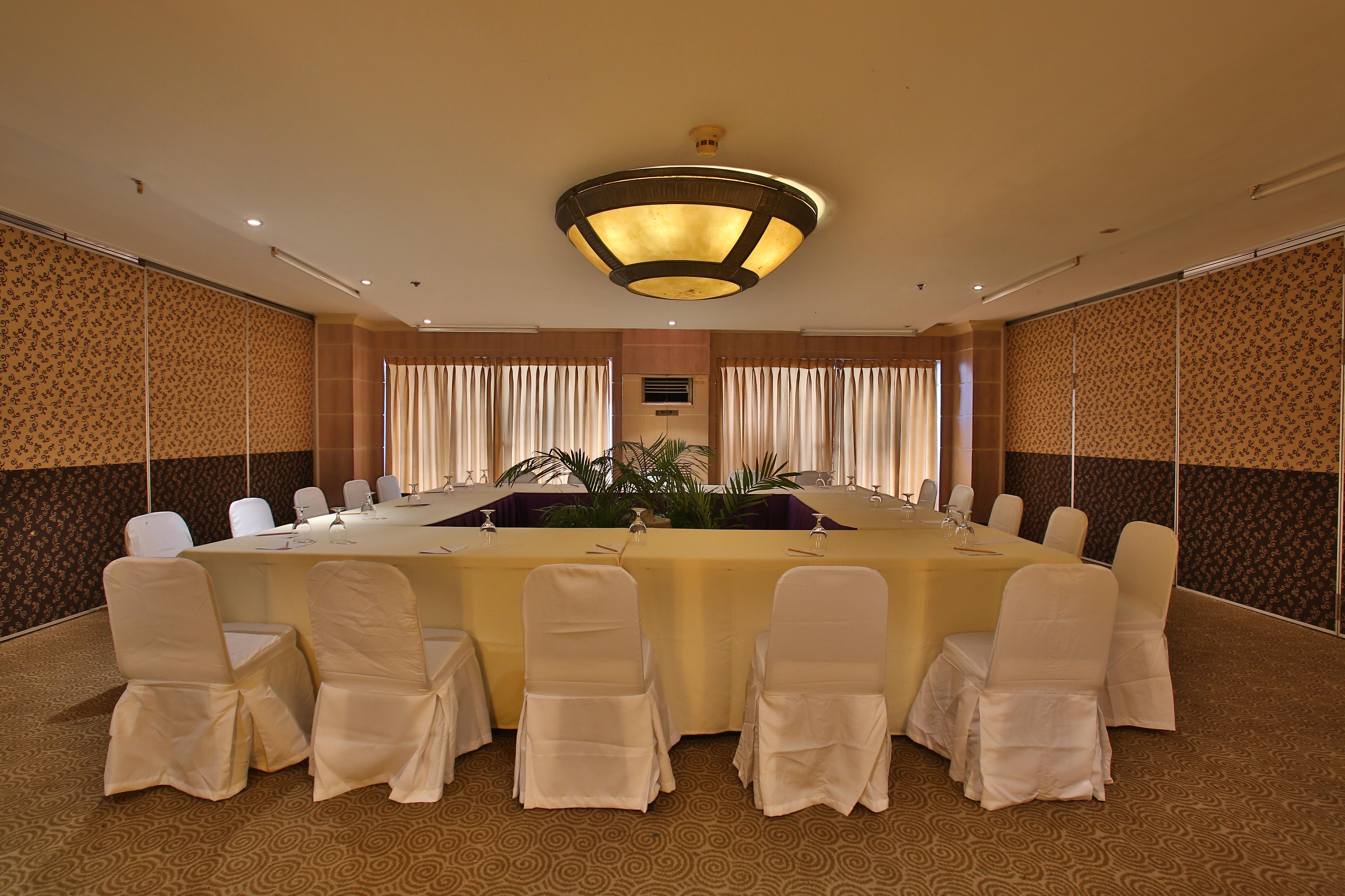 Crown Regency Suites Mactan Lapu-Lapu City Exteriör bild
