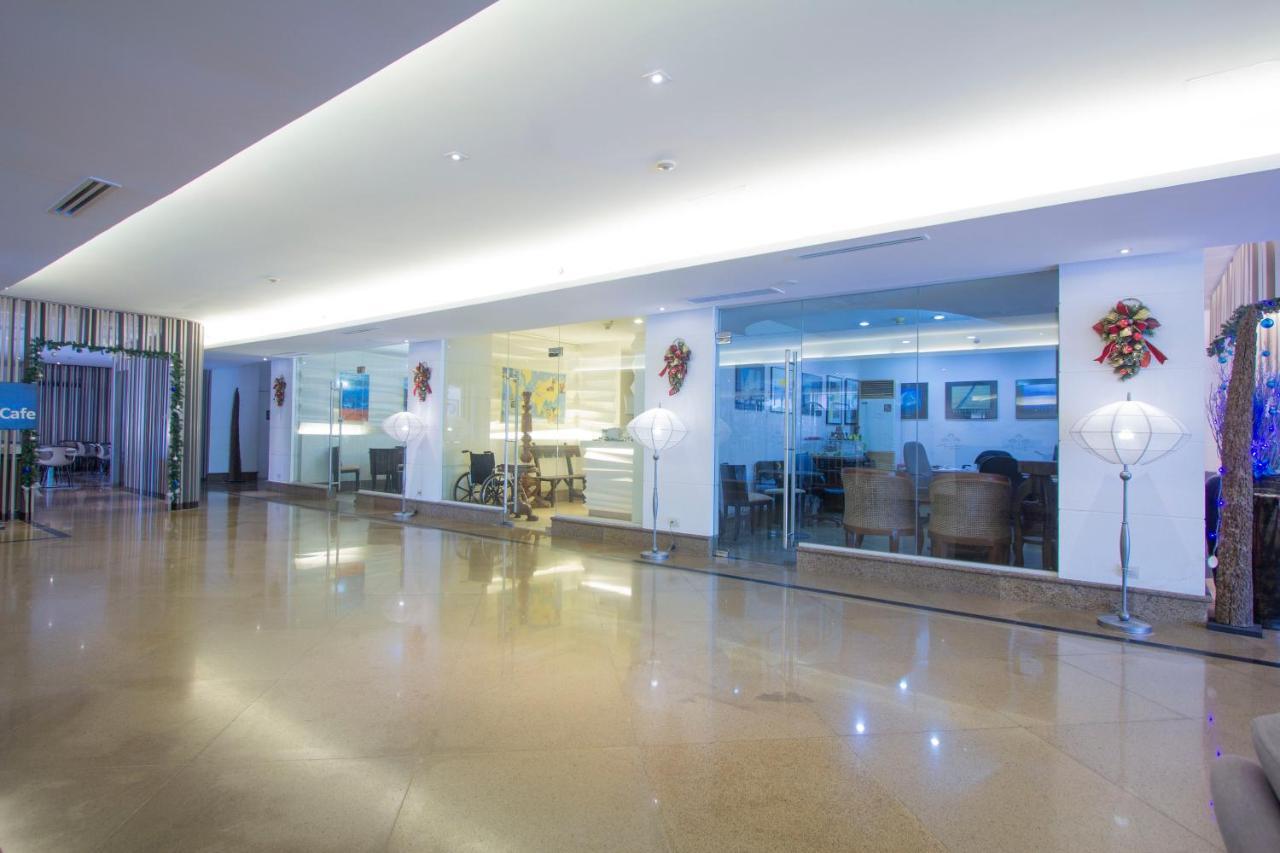 Crown Regency Suites Mactan Lapu-Lapu City Exteriör bild