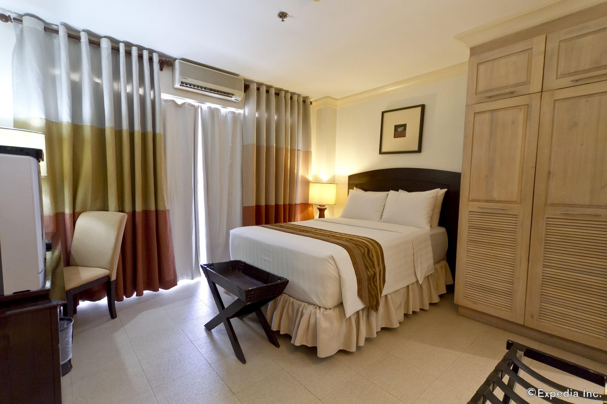 Crown Regency Suites Mactan Lapu-Lapu City Exteriör bild