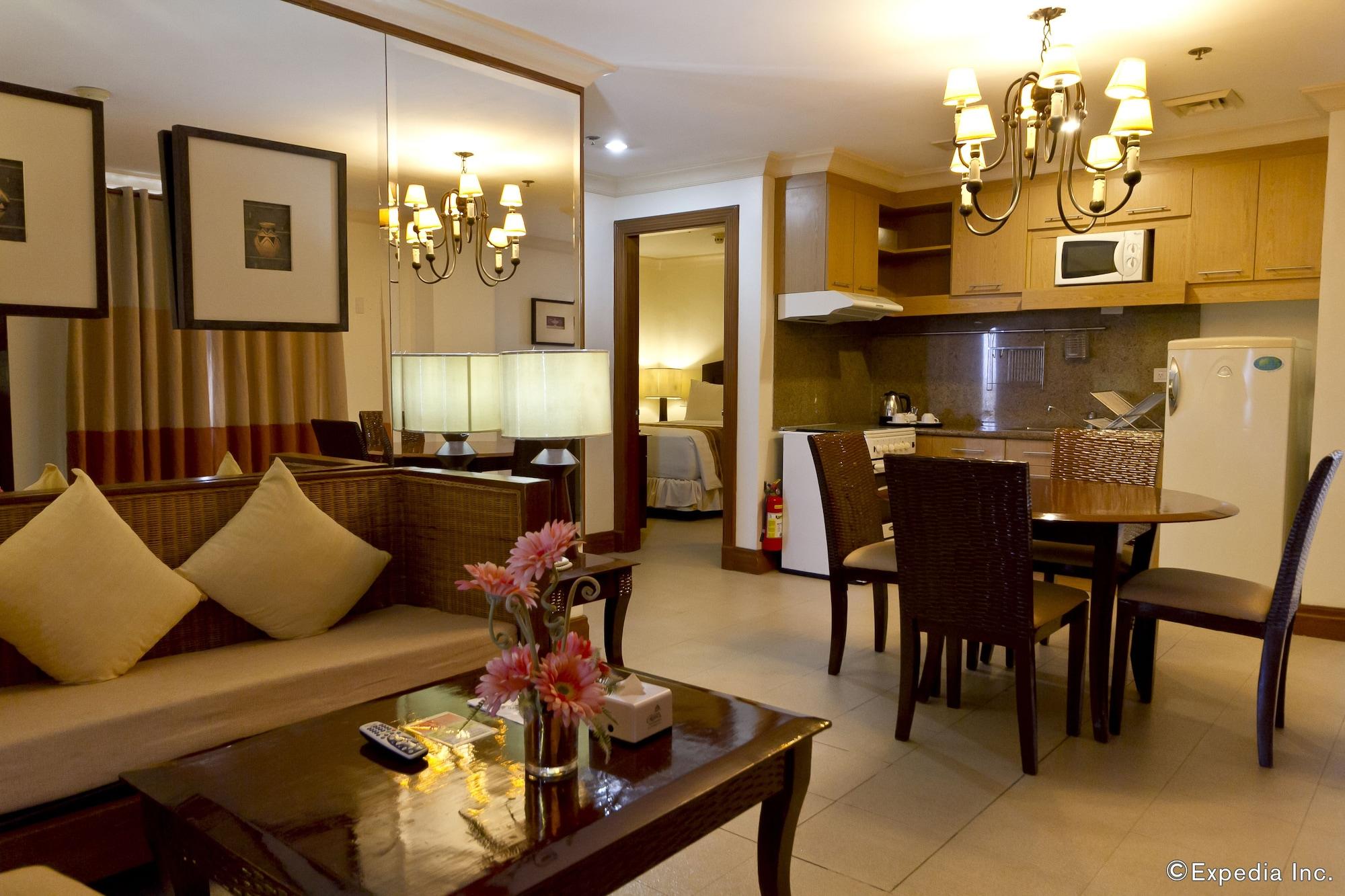 Crown Regency Suites Mactan Lapu-Lapu City Exteriör bild