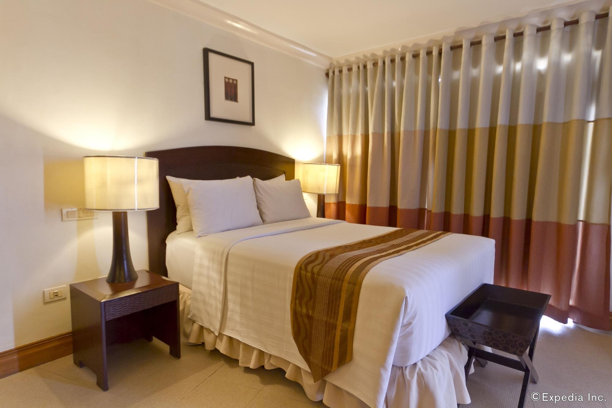 Crown Regency Suites Mactan Lapu-Lapu City Exteriör bild