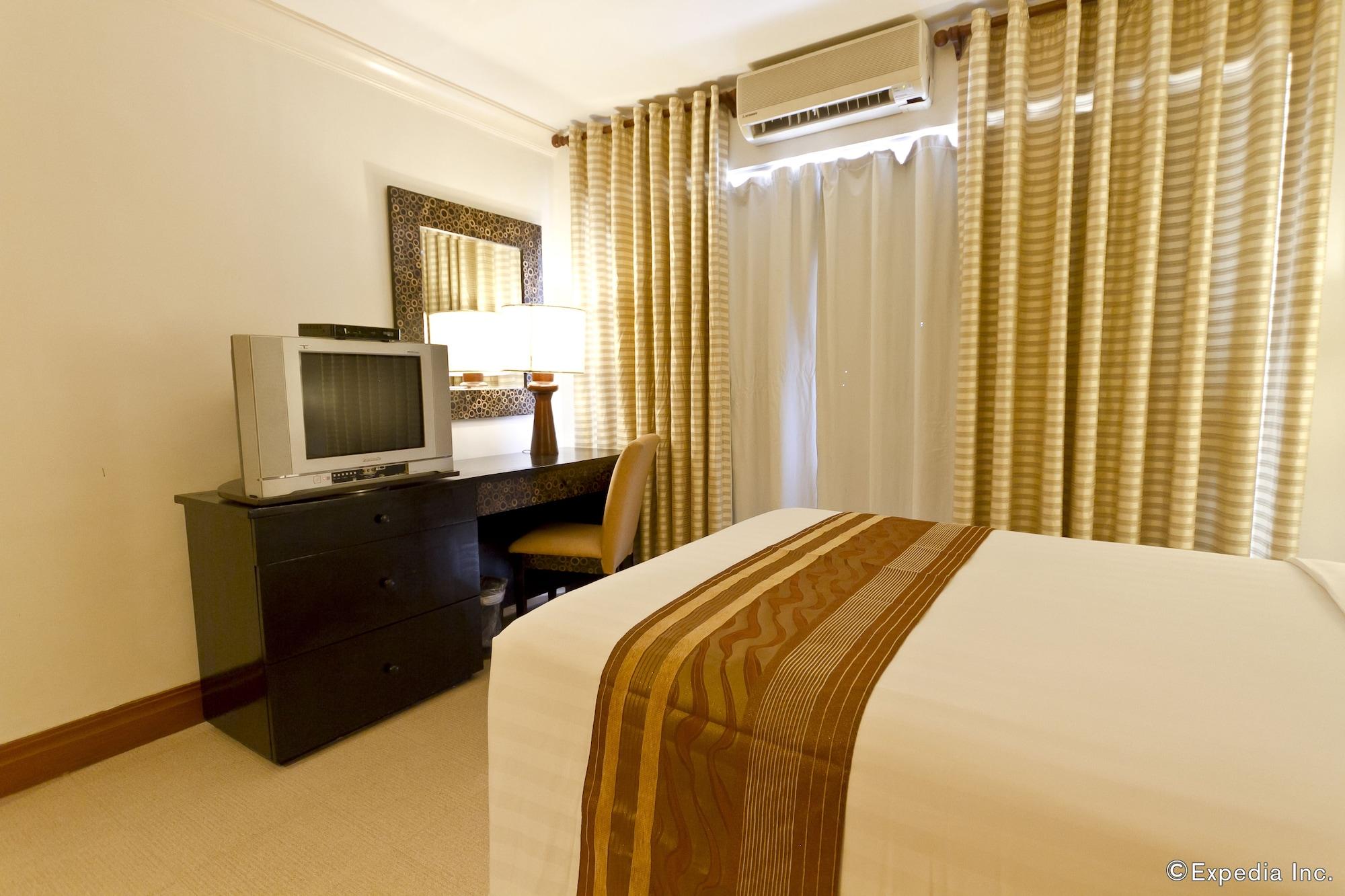 Crown Regency Suites Mactan Lapu-Lapu City Exteriör bild