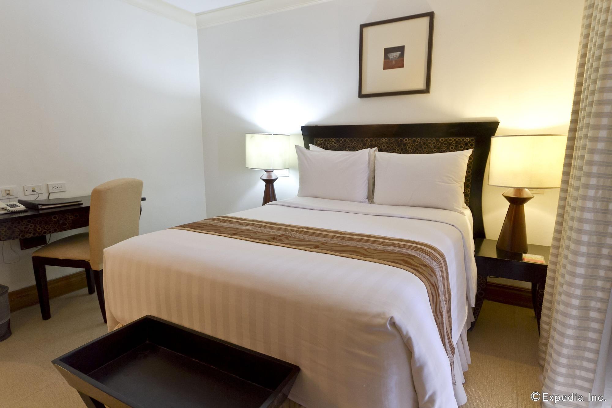 Crown Regency Suites Mactan Lapu-Lapu City Exteriör bild
