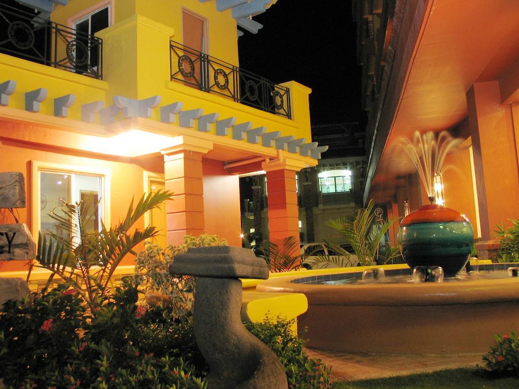 Crown Regency Suites Mactan Lapu-Lapu City Exteriör bild