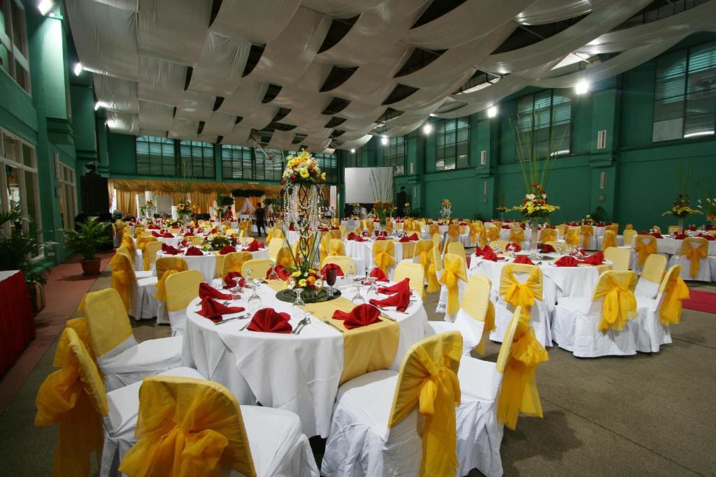 Crown Regency Suites Mactan Lapu-Lapu City Exteriör bild